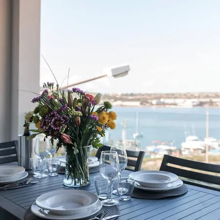 Luxe 3br Melliehabay Stunning Terrace By Homely