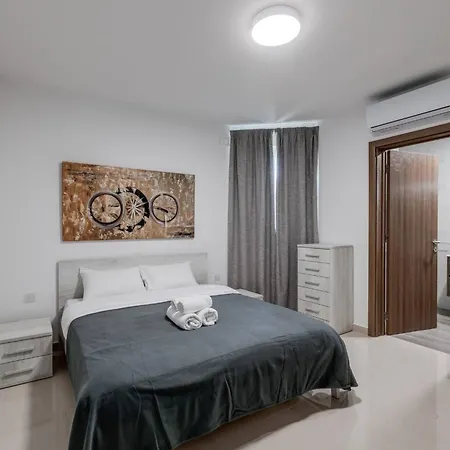 Luxe 3br Melliehabay Stunning Terrace By Homely