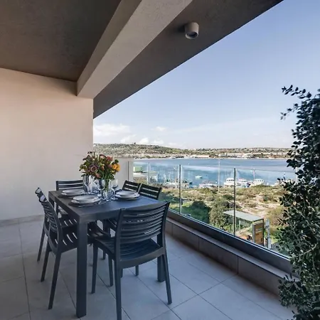 Luxe 3br Melliehabay Stunning Terrace By Homely *