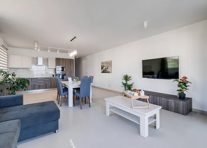 Luxe 3br Melliehabay Stunning Terrace By Homely Ghadira