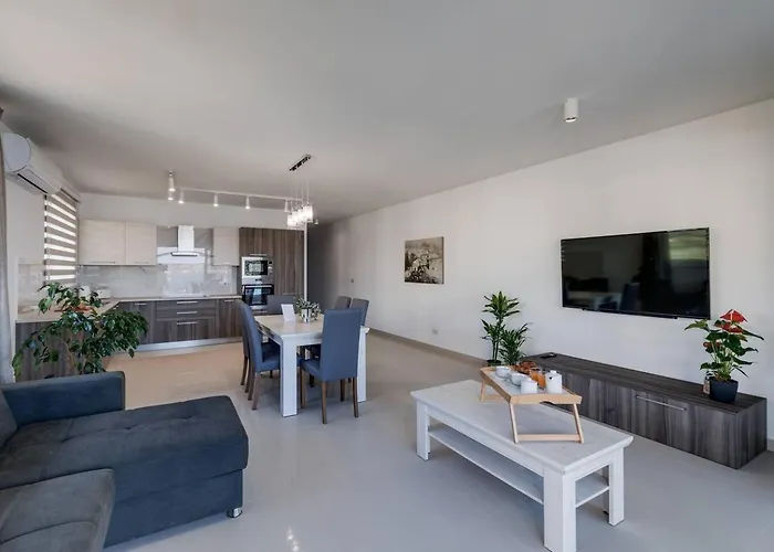 Luxe 3br Melliehabay Stunning Terrace By Homely *