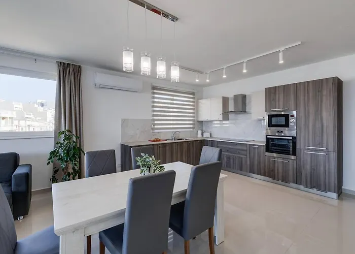 Luxe 3br Melliehabay Stunning Terrace By Homely