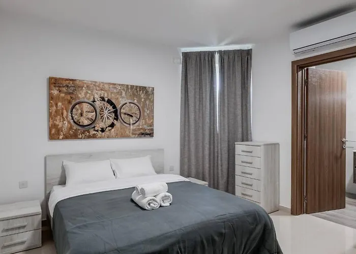 Luxe 3br Melliehabay Stunning Terrace By Homely